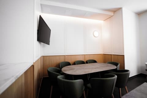 FortyPlusOne Hotel, Reception