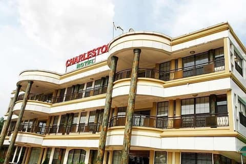 Charleston Hotel, Front of property