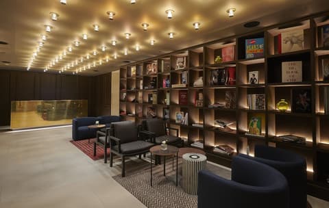 Hotel Cafe Royal, London, Concierge desk