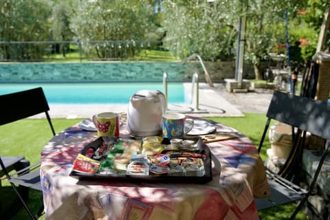 Hotel Diffuso Il Portichetto sulla collina a Vezio Perledo, In-room dining