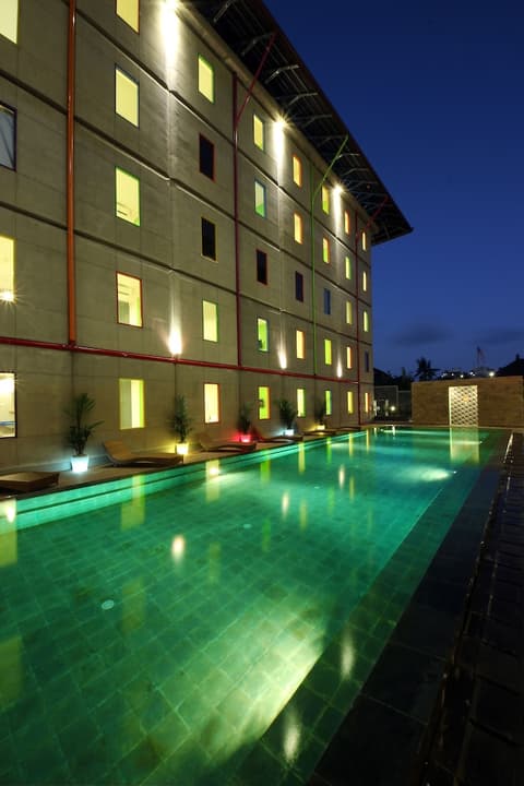 POP! Hotel Kuta Beach Bali, Pool
