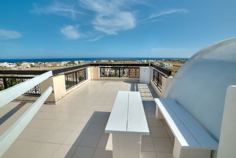 Pantheon Hotel, Balcony
