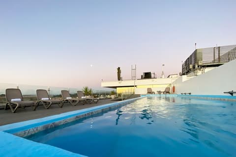 Wyndham Concepcion Pettra, Pool