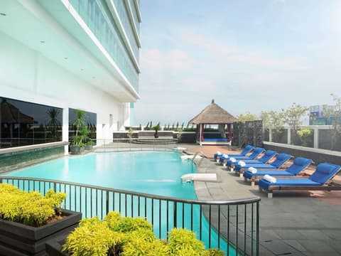 Novotel Jakarta Gajah Mada, Pool