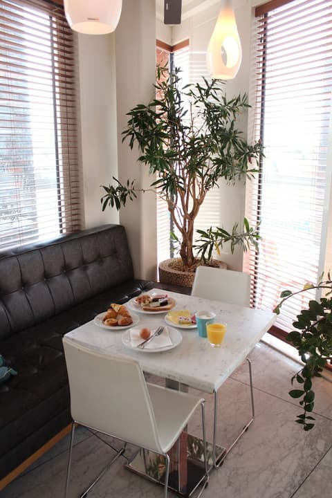 Amadi Park Hotel, Breakfast area