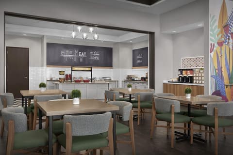 Hampton Inn & Suites Austin @ The University / Capitol, Breakfast area