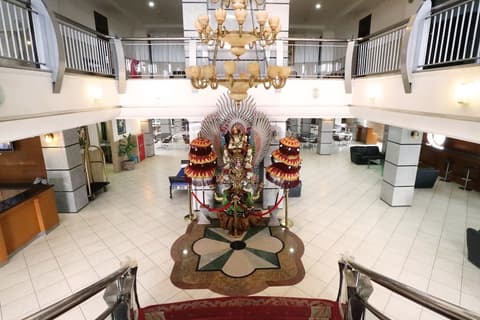 Bali Paradise City Hotel, Interior entrance