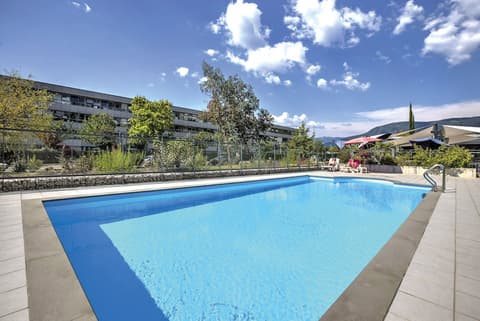Appart'City Confort Grenoble Inovallée, Outdoor pool