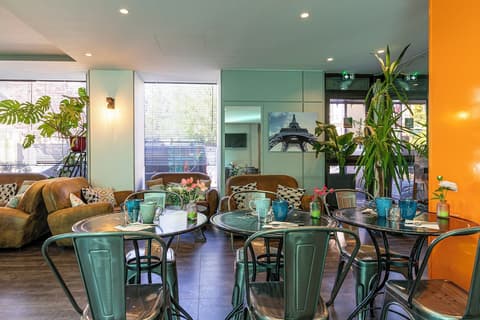 Hôtel Alpha Paris Eiffel by Patrick Hayat, Lobby sitting area