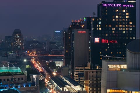 ibis Bangkok Siam, Exterior