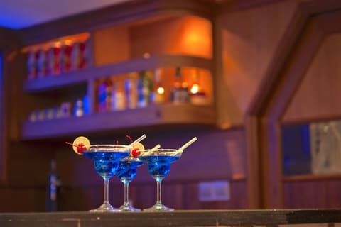 Kaani Beach Hotel, Bar (on property)