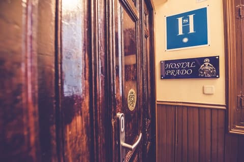 Hostal Prado, Interior entrance