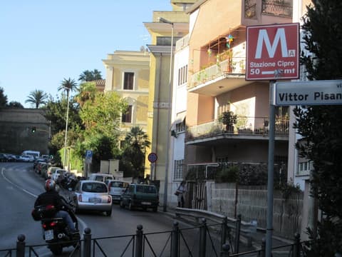 Le Cupole, Exterior detail