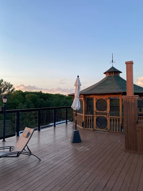 Hotel Montfort Nicolet, Terrace/patio