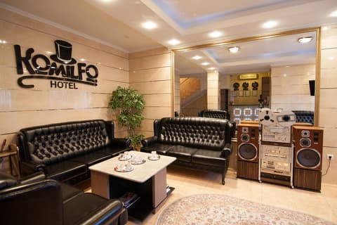 Komilfo Hotel, Lobby sitting area