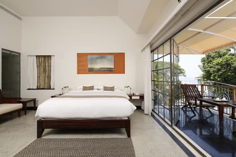 Eighth Bastion- Cgh Earth, Room