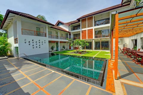 Eighth Bastion- Cgh Earth, Pool