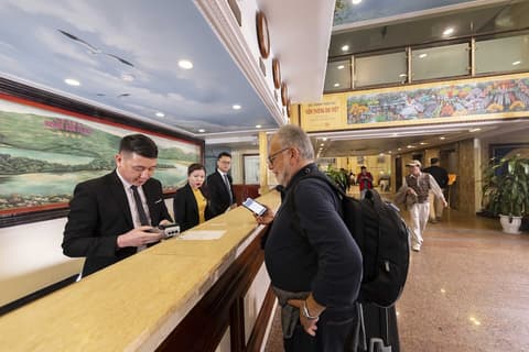 Hoang Son Peace Hotel, Check-in/check-out kiosk