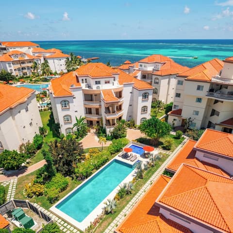 Grand Caribe Belize, Outdoor pool