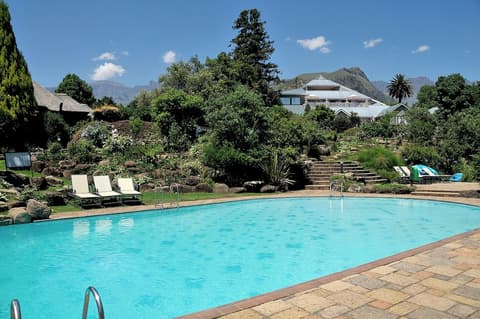 Cathedral Peak Hotel, Outdoor pool
