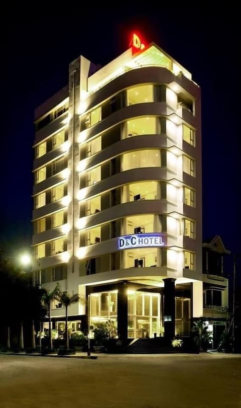 D&C Hotel, Front of property
