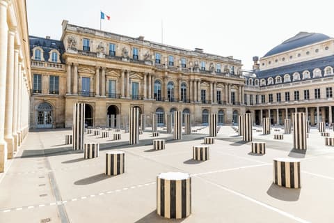 Grand Hotel du Palais Royal, Concierge desk