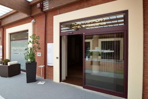 Turin Airport Hotel, Property entrance