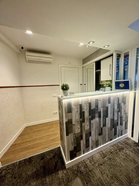 Far Home Gran Vía - Hostel, Reception