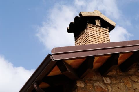 La Casa sulla Collina d'Oro, Exterior