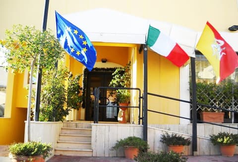 Greta Rooms Hotel, Property entrance