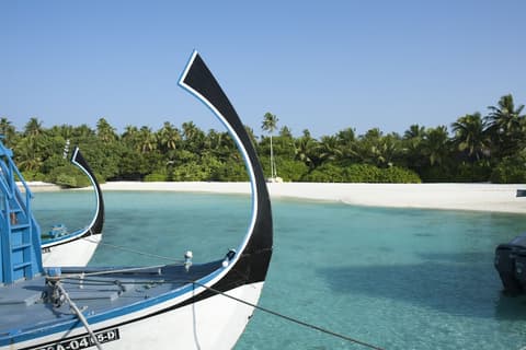 Makunudu Island, Beach