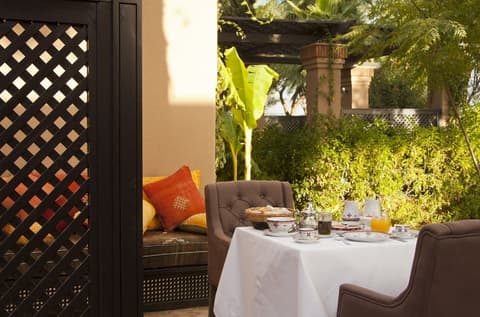 Palais de l'Ô, Outdoor dining