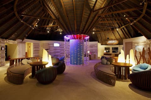 Centara Ras Fushi Resort & Spa Maldives - Adults Only, Lobby