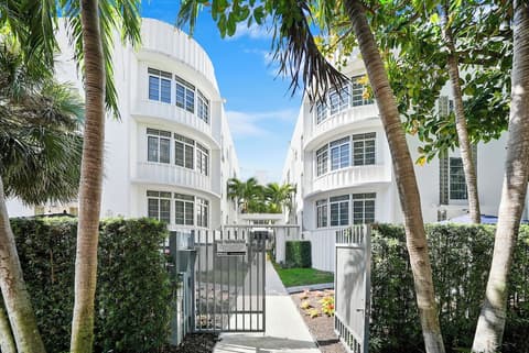 Lincoln Arms Suites, Property grounds