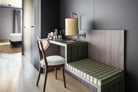 One Shot Luchana, Habitación