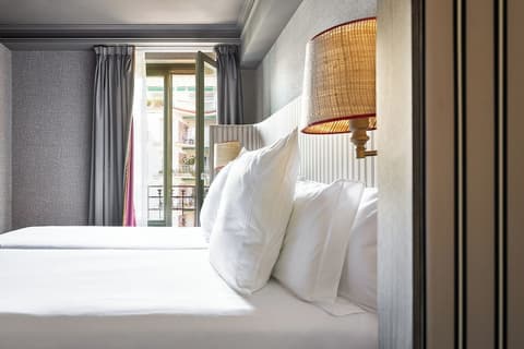 One Shot Luchana, Habitación