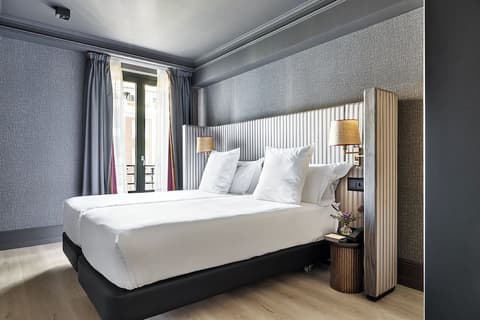 One Shot Luchana, Habitación