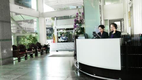 Trang Hotel Bangkok, Reception