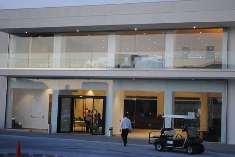 Amphora Hotel & Suites, Interior entrance