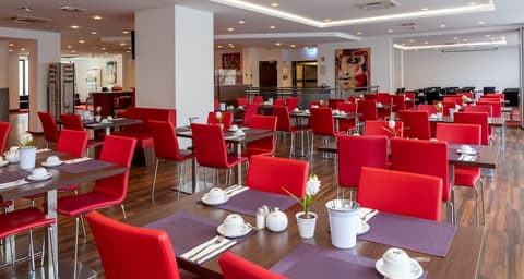 PLAZA Premium Berlin Kurfürstendamm, Breakfast area