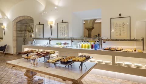 Hotel ILUNION Mérida Palace, Breakfast buffet