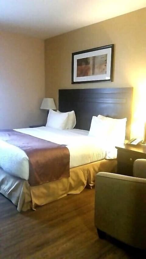 Days Inn & Suites by Wyndham Winnipeg Airport Manitoba, Room