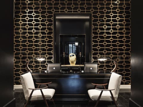 J.K. Place Roma, Reception