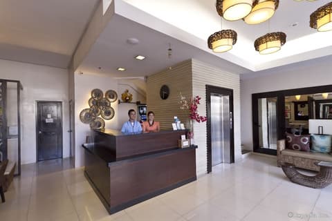 Hotel Stella, Reception