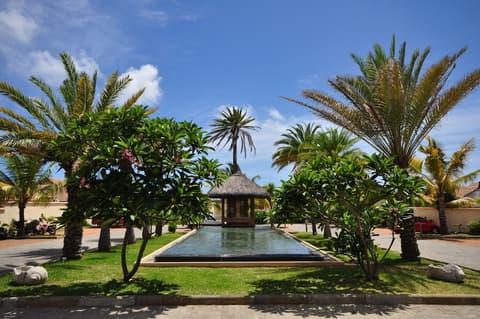 Oasis Villas by Fine and Country, Interior entrance