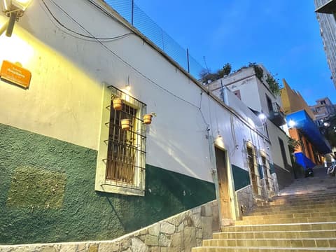 Hotel Universidad, Front of property