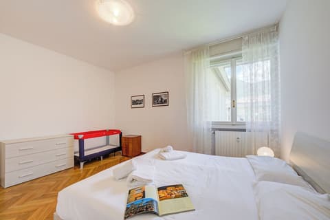 Margherita Near Lake - Family Friendly, Room