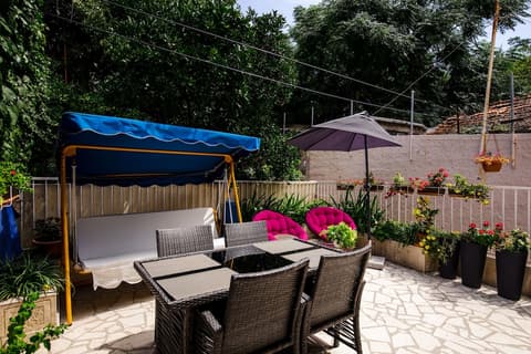 Rooms Edna, Terrace/patio