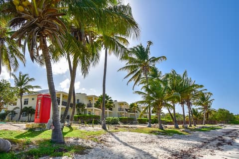 Lord Nelson Hotel & Residences, Front of property