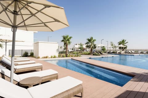 Radisson Dubai Damac Hills, Pool